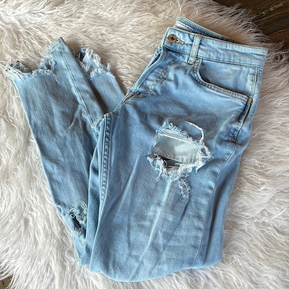 Zara ultra destroyed light wash jeans EUC